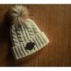 Bonnet à pompon avec patch en cuir – Image 3
